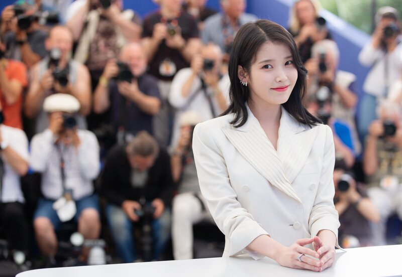 220527 IU- 'THE BROKER' Photocall Event at 75th CANNES Film Festival documents 6