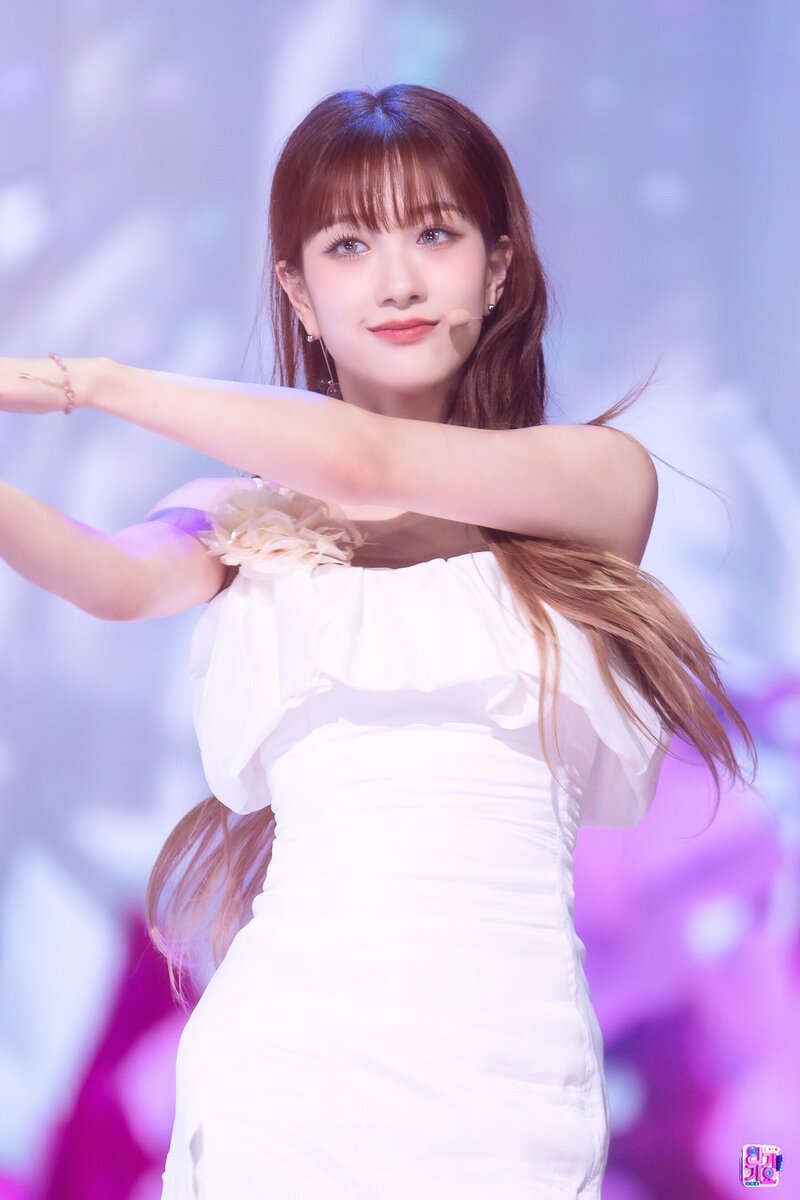 220717 fromis_9 Seoyeon - 'Stay This Way' at SBS Inkigayo documents 1