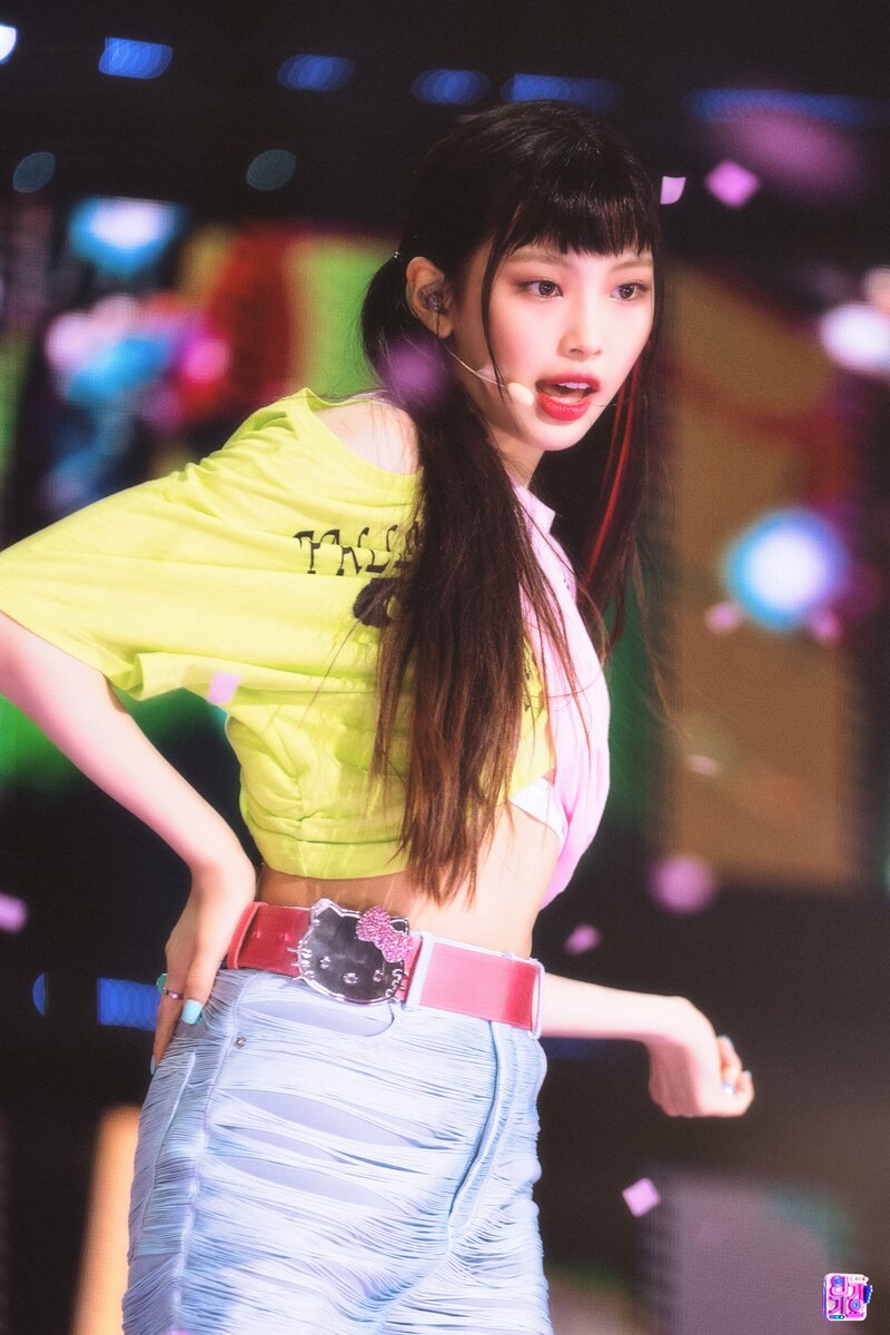 220821 NewJeans Hyein - 'Attention' at Inkigayo documents 2