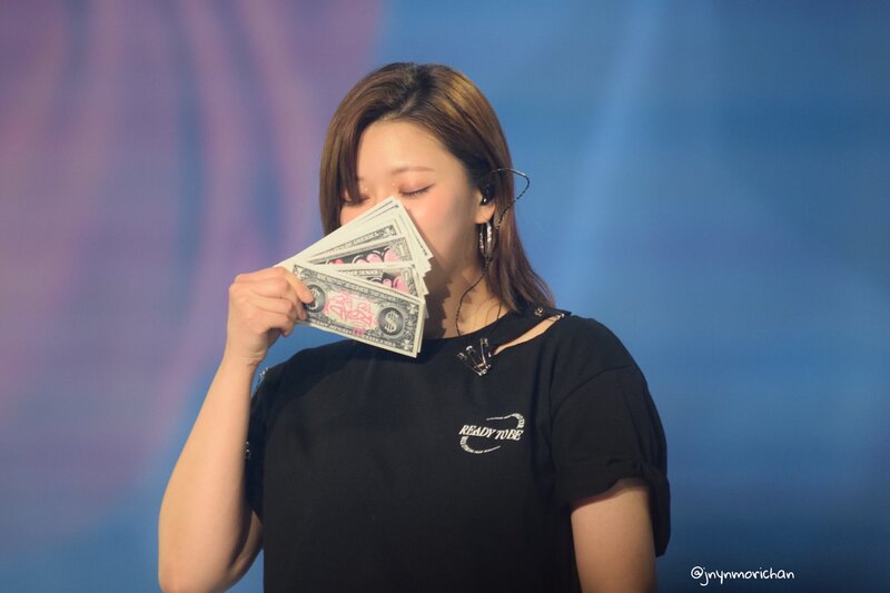 230415 TWICE Jeongyeon - ‘READY TO BE’ World Tour in Seoul Day 1 documents 5