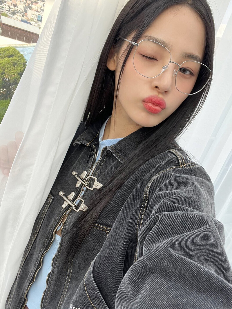 230519 NewJeans Twitter Update - Minji documents 2