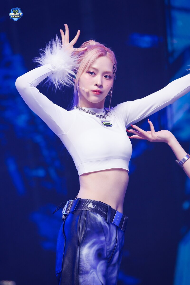 240111 ITZY Ryujin - 'BORN TO BE' and 'UNTOUCHABLE' at M Countdown documents 4