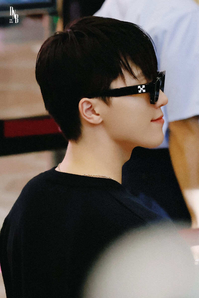 240516 SEVENTEEN Dino at Gimpo International Airport documents 2