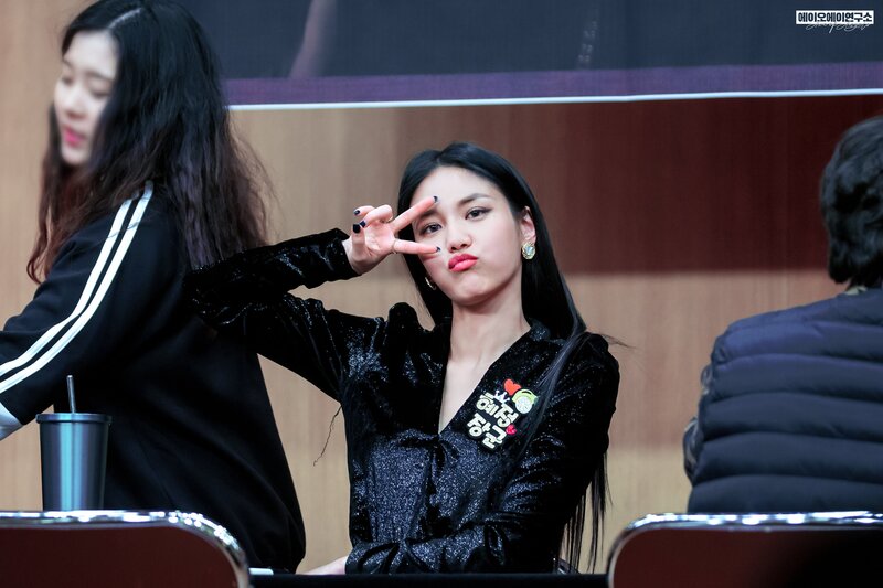 191129 AOA Seolhyun at 'NEW MOON' Fansign documents 1