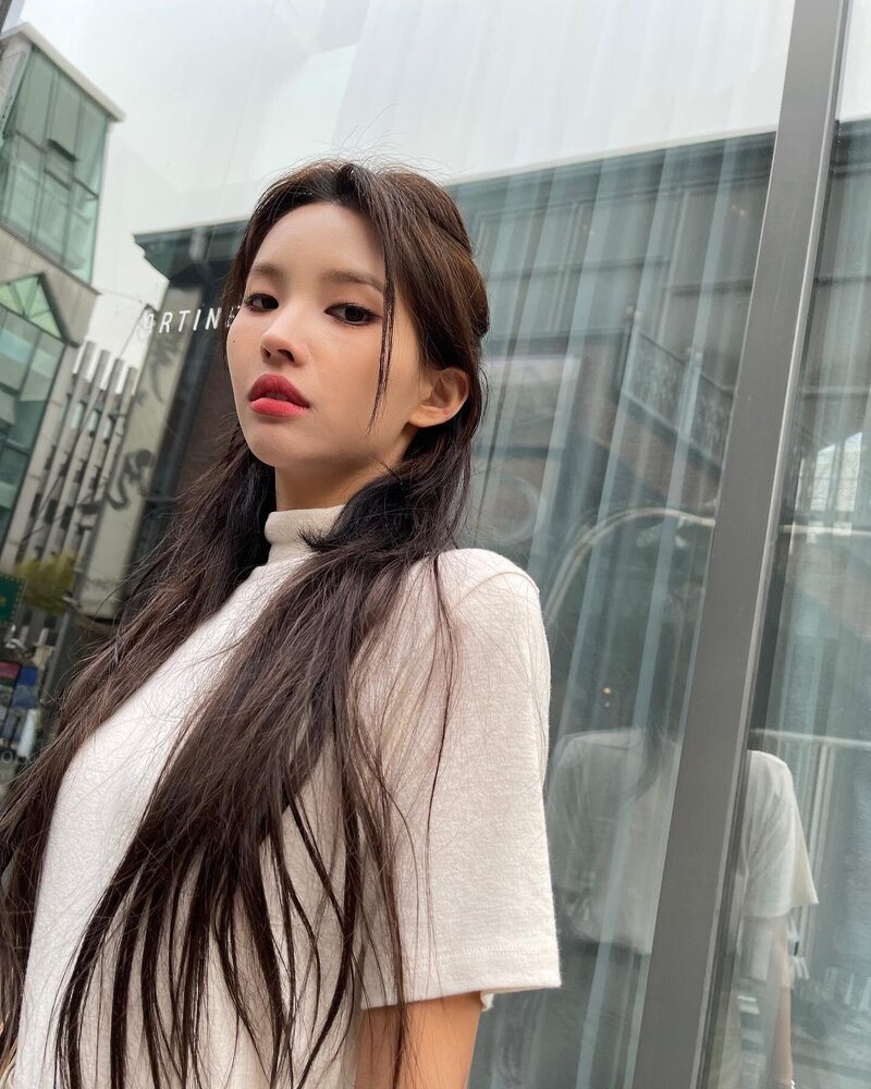 230324 (G)I-DLE Soyeon Instagram Update documents 1