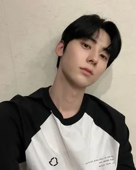 230125 Hwang Minhyun Instagram Update