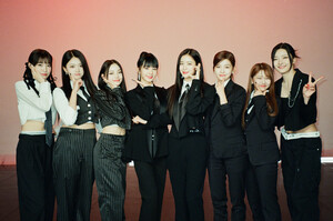 221231 M2MPD twitter update with WOOAH Nana & Wooyeon, WEEEKLY Park Soeun & Zoa, CLASSY Jimin & Boeun, CSR Yuna & Sua  - Relay Dance