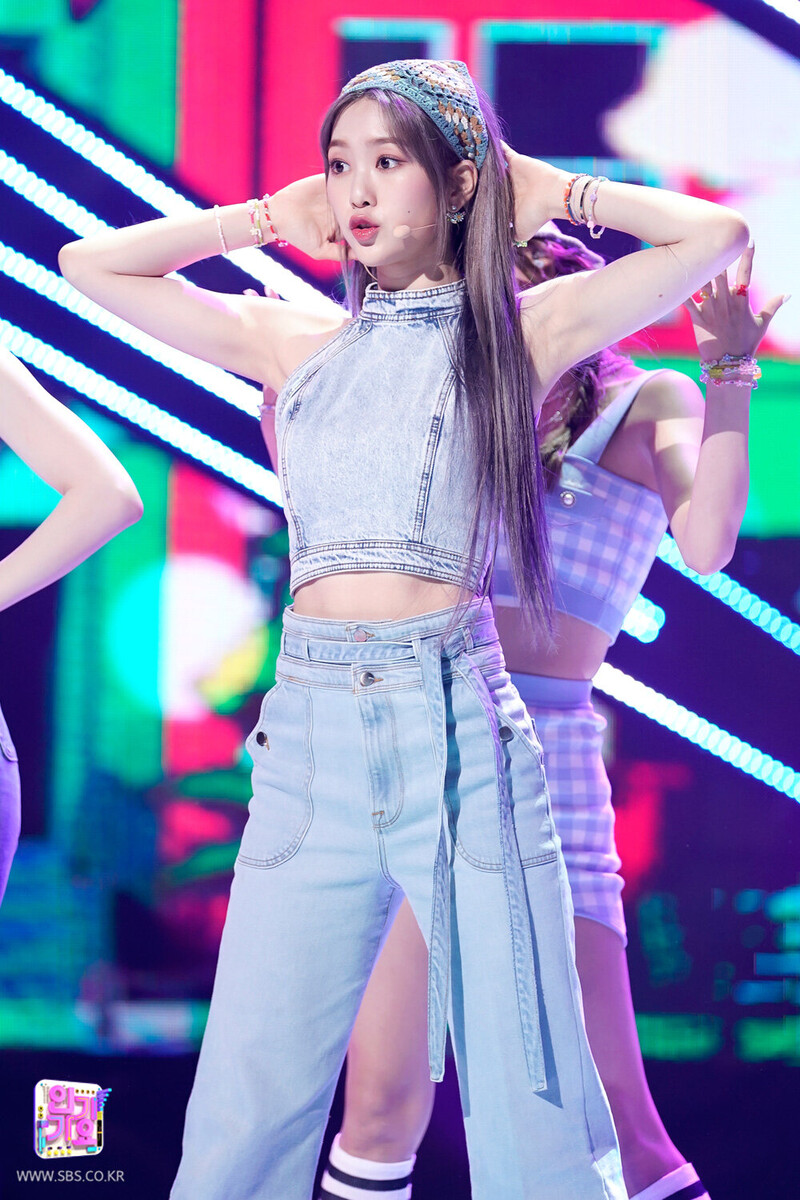 210523 OH MY GIRL - 'Dun Dun Dance' at Inkigayo documents 11