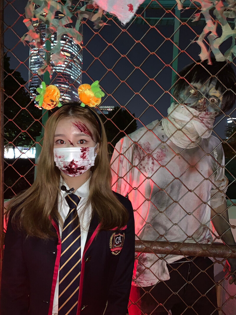 211031 WOOAH twitter update with SORA - Halloween documents 2