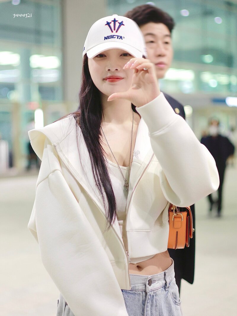 231014 Red Velvet Joy - ICN Airport | kpopping