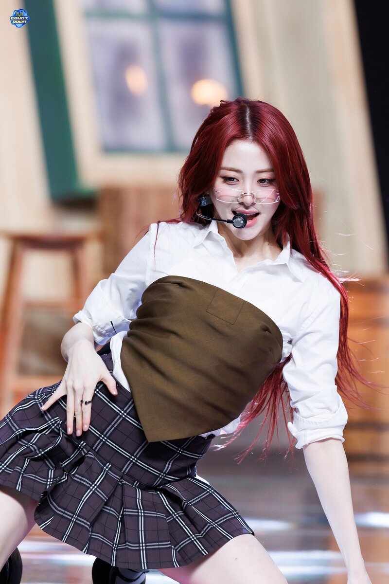 240307 LE SSERAFIM Yunjin - 'EASY' and 'Smart' at M Countdown documents 1