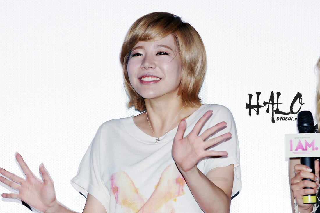 120629 Girls' Generation Sunny at 'I AM' Stage Greetings | kpopping