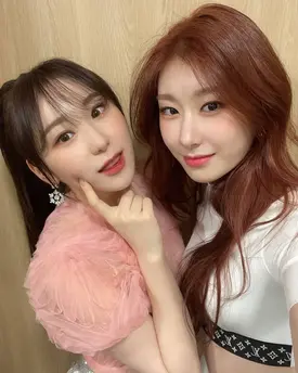 210202 IZ*ONE Instagram Update - Chaeyeon & ITZY Chaeryeong