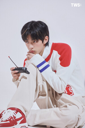 TWS ‘Weverse Magazine’ Photo Sketch - DOHOON