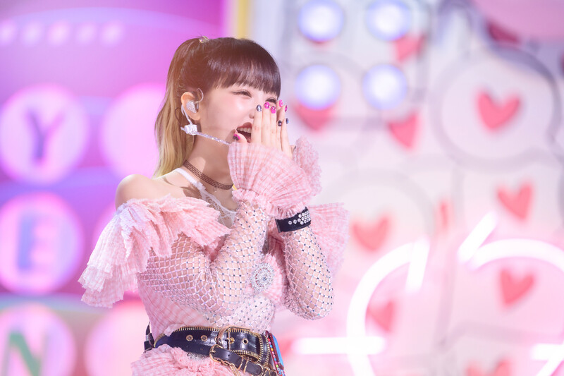 220807 YENA - 'SMARTPHONE' at Inkigayo documents 5