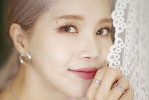 200425 MAMAMOO's Solar interview with News1