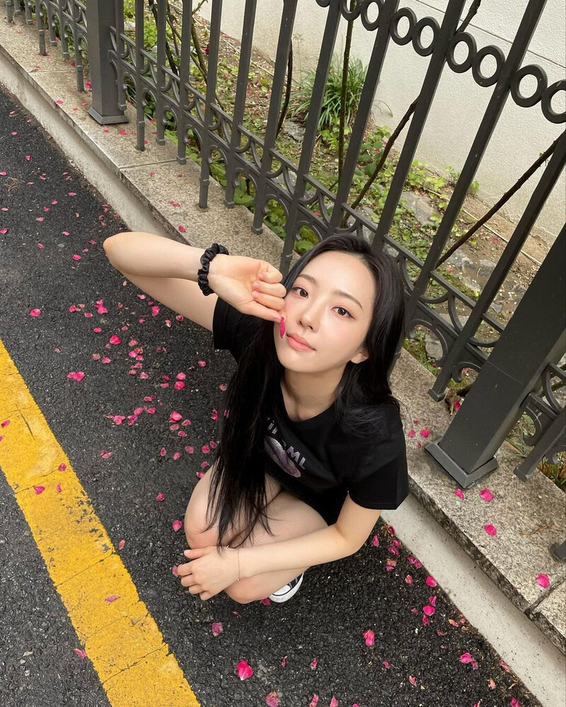 220609 ALICE Yeonje Instagram Update documents 7