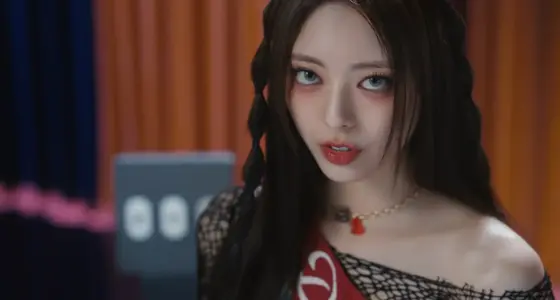 Itzy S Yuna Goes Viral For Wearing A Dress Kpopping