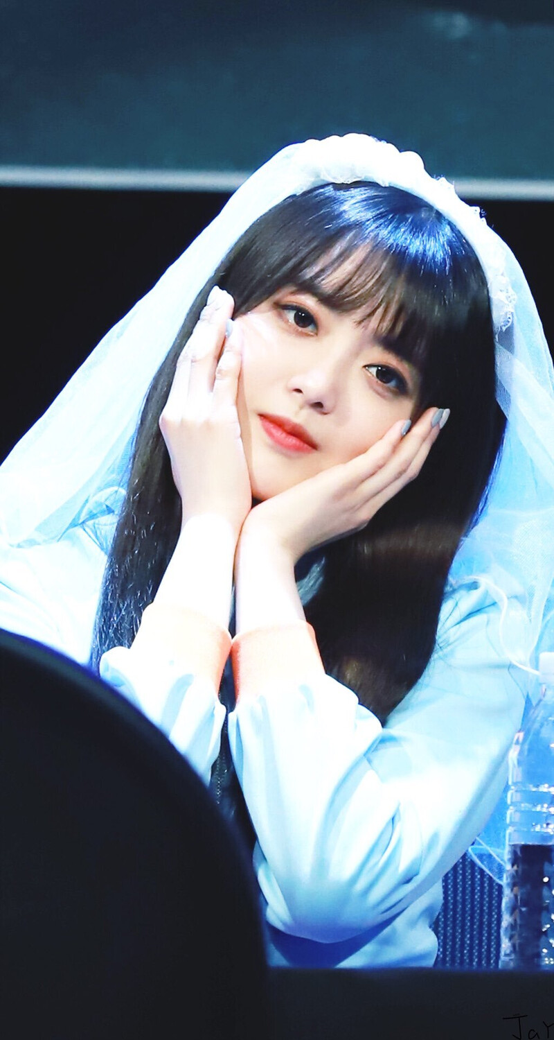 180318 Weki Meki Suyeon at Mapo 'Lucky.' Fansign documents 3