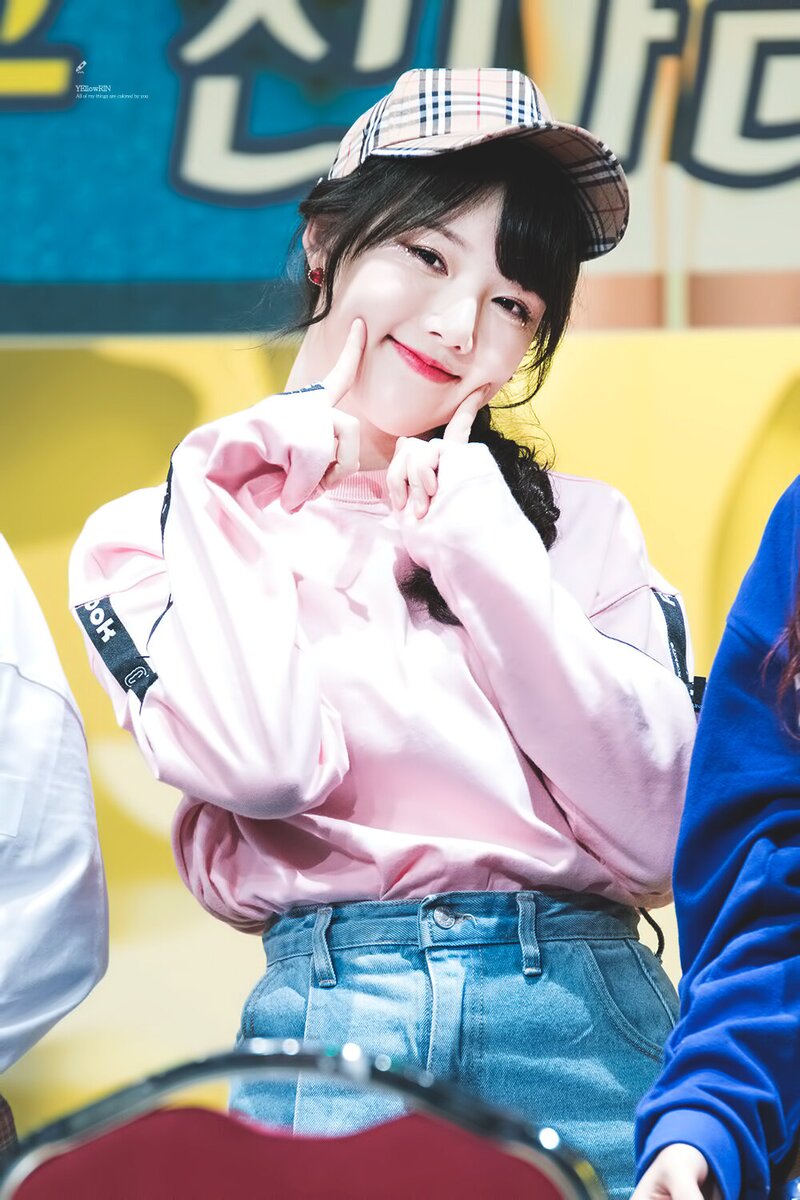180503 GFRIEND Yerin at 'Time for the moon night' Sangam Fansign documents 1
