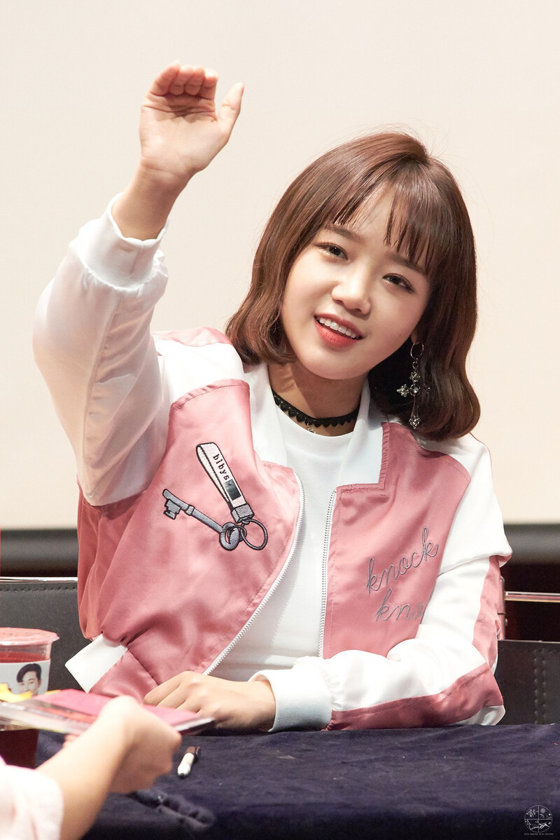 181117 Weki Meki Yoojung at 'KISS, KICKS' Bundang & Seocho Fansigns documents 2