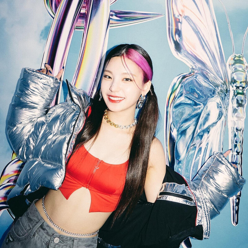 210927 ITZY Instagram Update - 'SWIPE' MV Photos documents 10