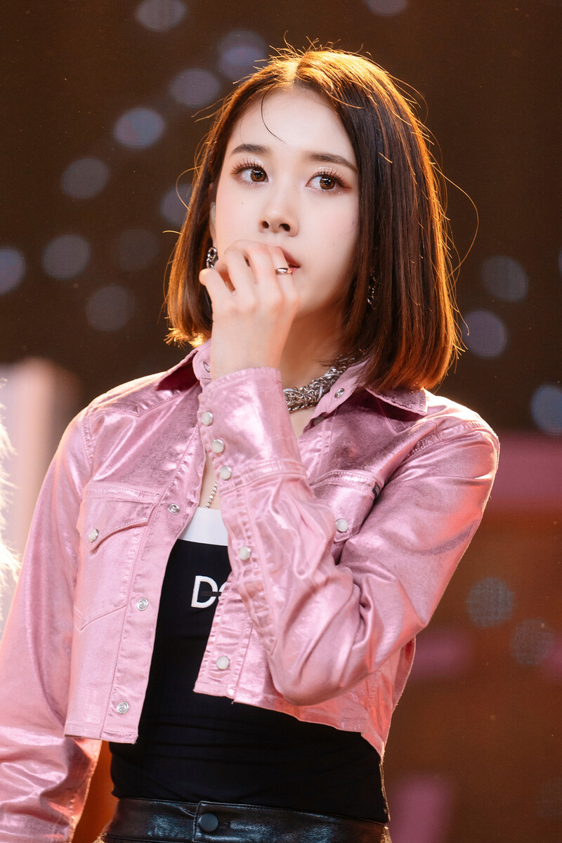 220227 STAYC J at Inkigayo documents 12