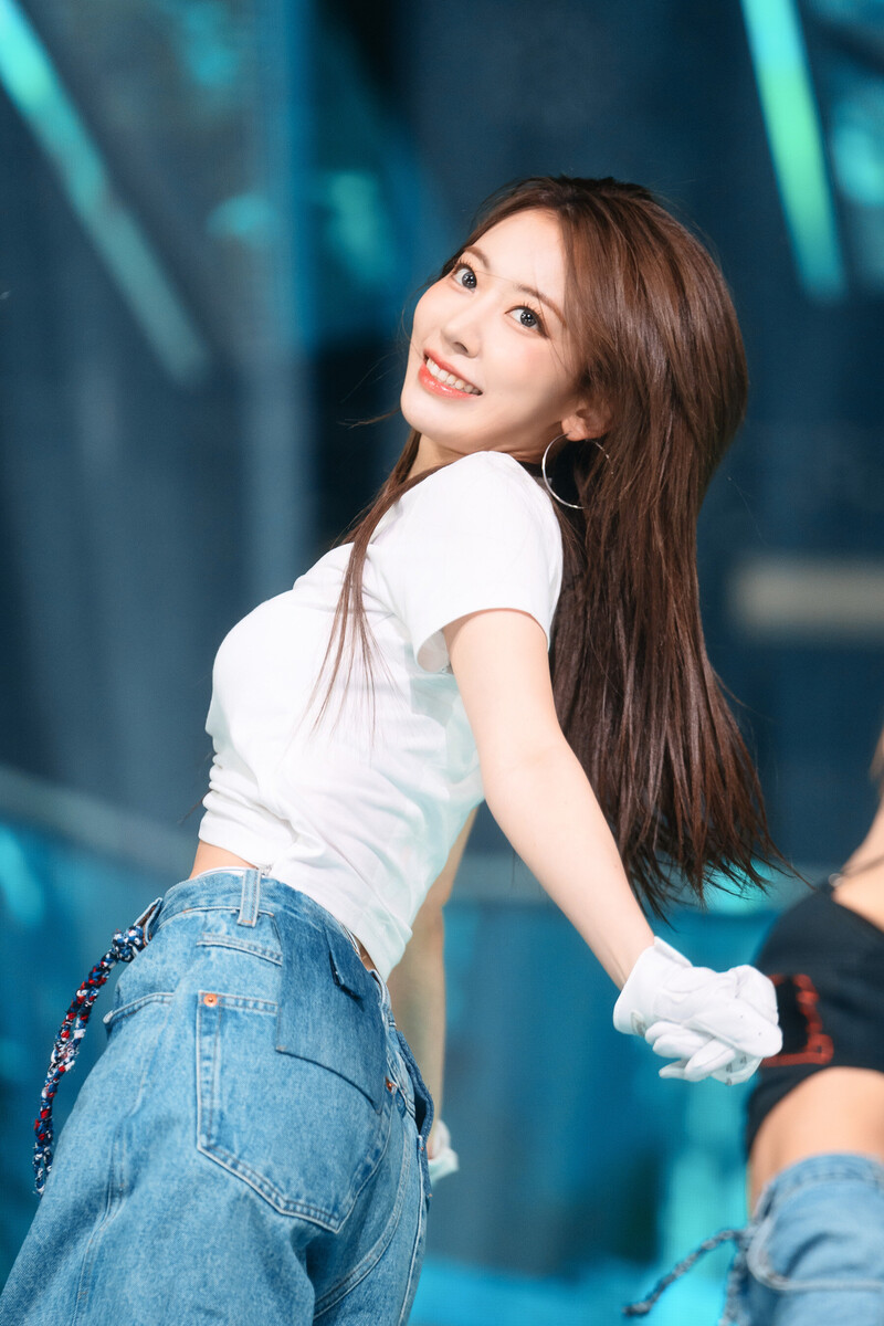 221023 LE SSERAFIM Sakura - 'ANTIFRAGILE' at Inkigayo documents 7