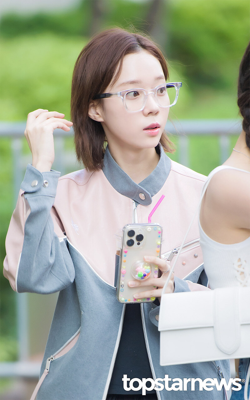 230519 aespa Winter - Music Bank Commute documents 3