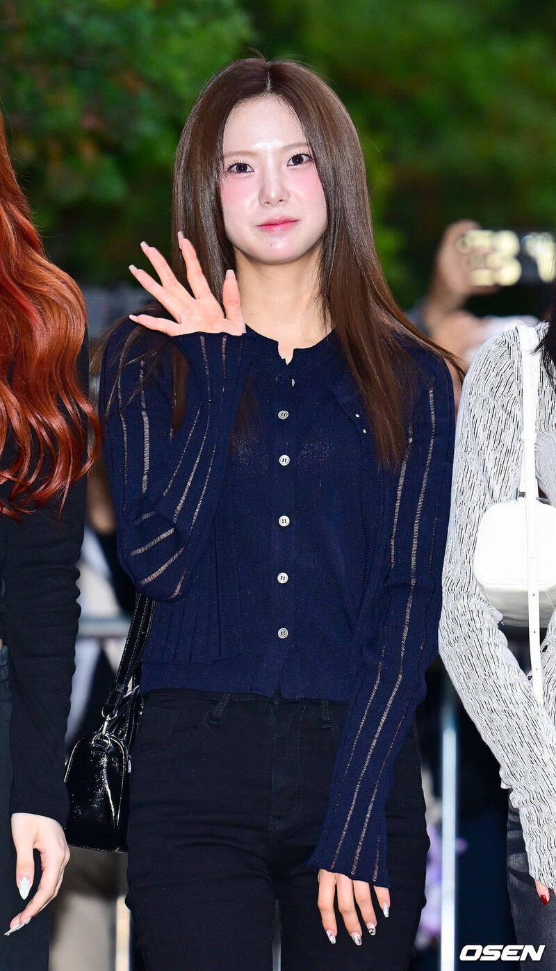 241101 KEP1ER Choi Yujin at Music Bank Commute documents 4