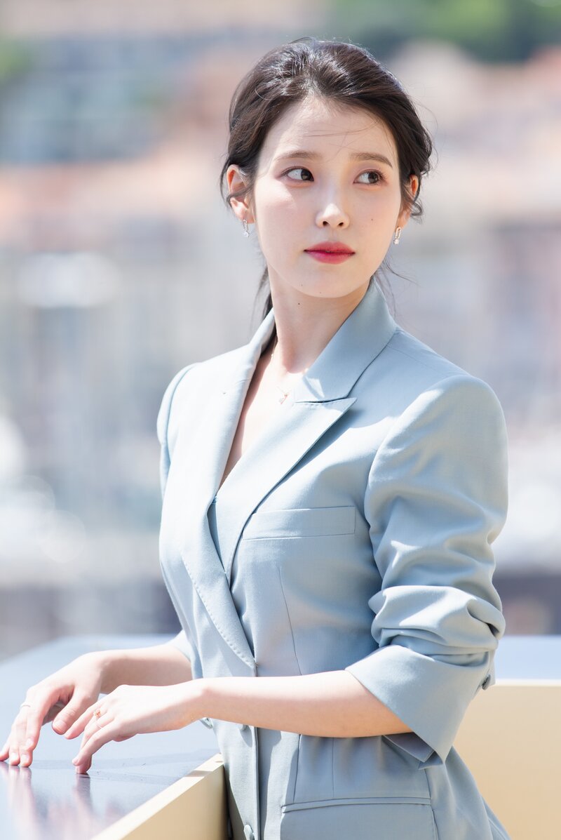 May 27, 2022 IU - 'THE BROKER' 75th CANNES Film Festival Interview Photos documents 13