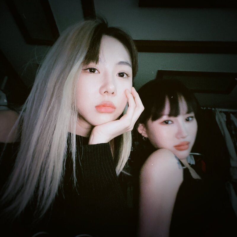 220224 Dreamcatcher Twitter Update - Yoohyeon & Siyeon | kpopping