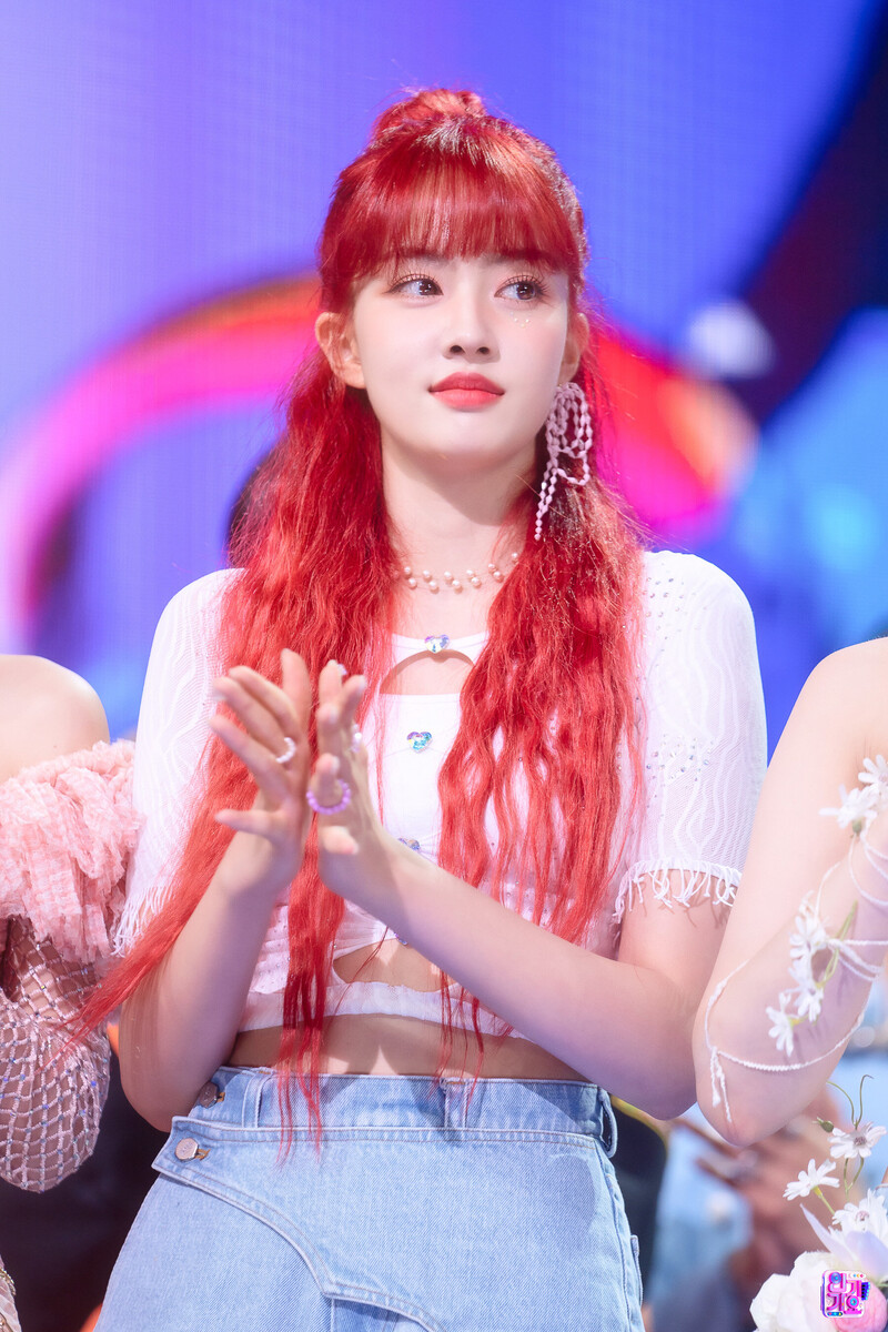 220807 STAYC Yoon 'BEAUTIFUL MONSTER' at Inkigayo documents 11