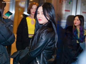 190322 Nancy on the way to Music Bank