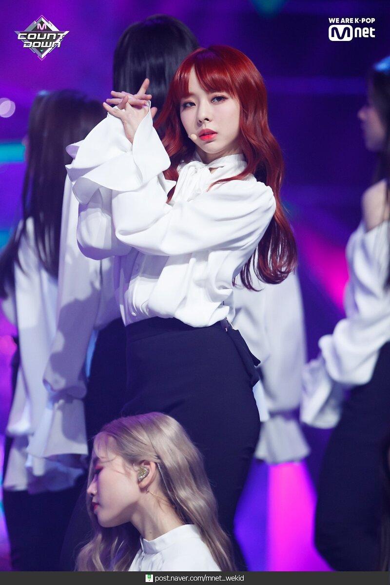 190221 LOONA - 'Butterfly' at M COUNTDOWN documents 22