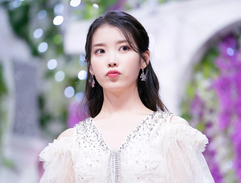 210328 IU - 'Coin' + 'LILAC' at Inkigayo documents 8