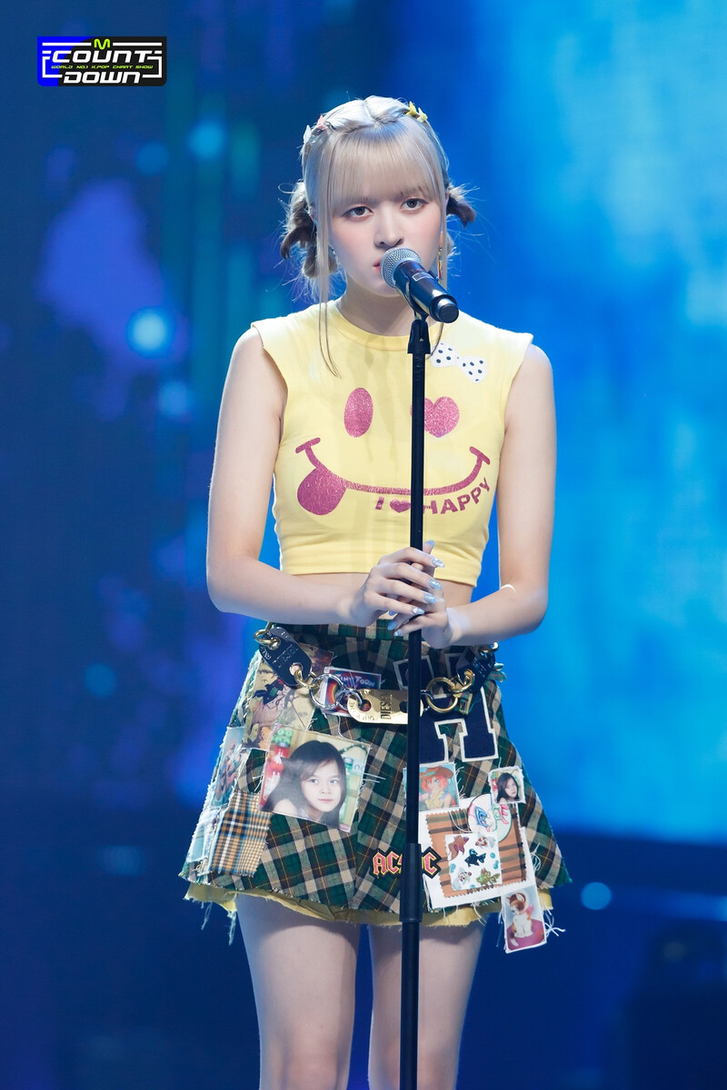 220922 NMIXX Lily - 'DICE' & 'COOL (Your rainbow)' at M COUNTDOWN documents 12