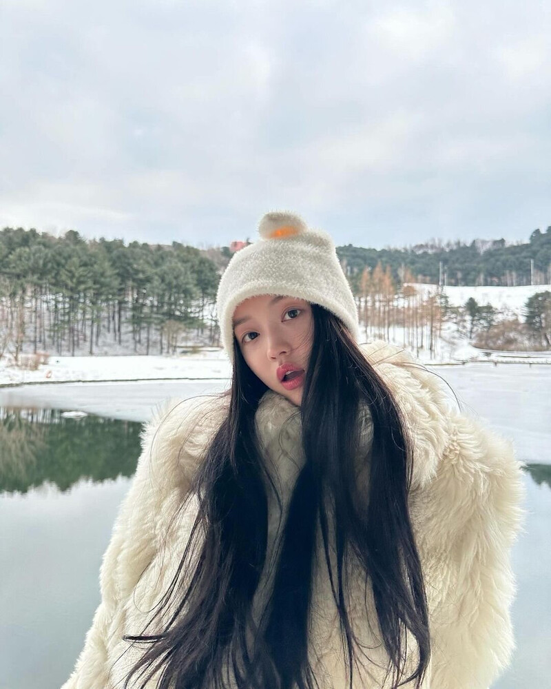 240103 YooA Instagram Update documents 6