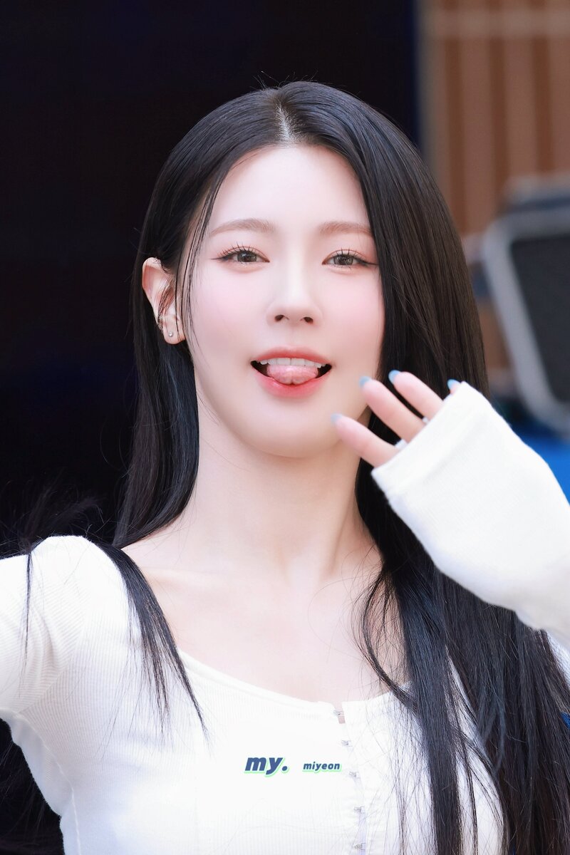240502 (G)I-DLE Miyeon - Sunyang Soju Pop-Up Store documents 13