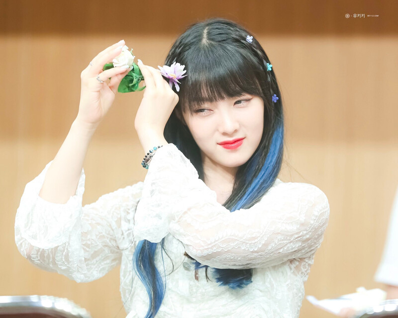 190818 Weki Meki Lucy at Gimpo 'WEEK END LOL' Fansign documents 2