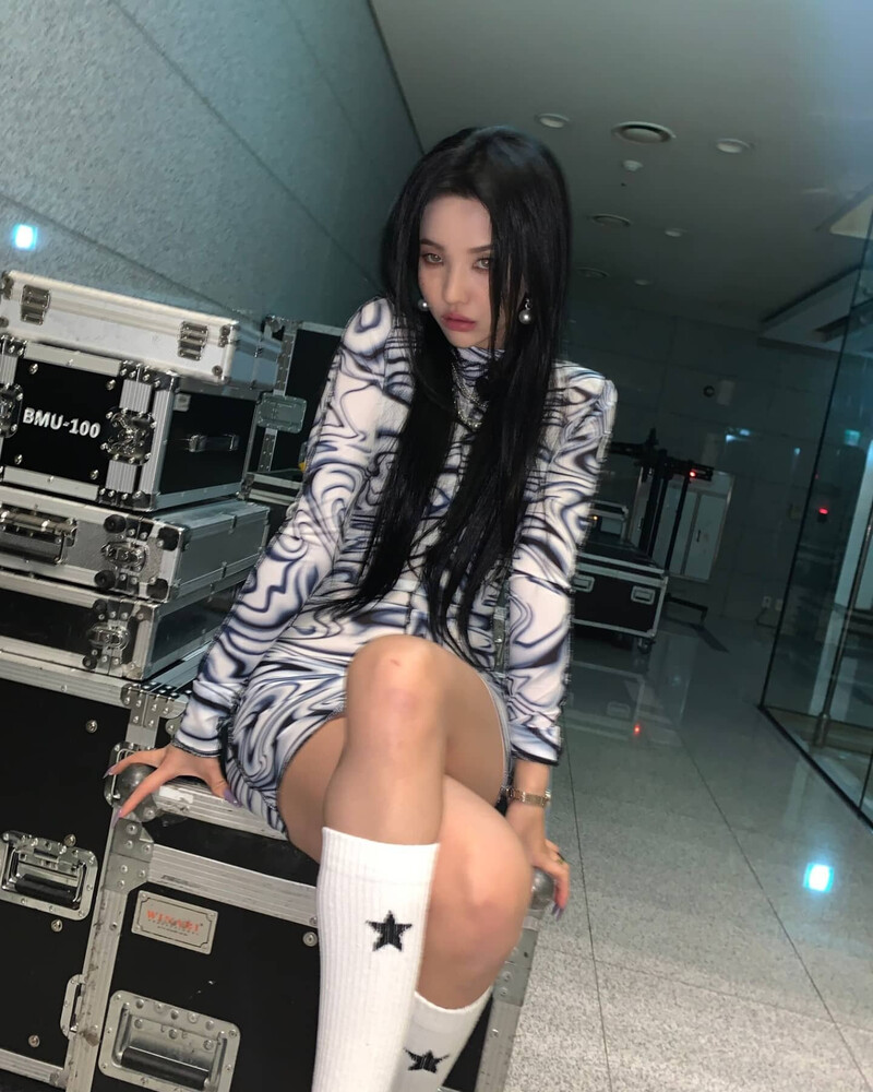 211210 (G)I-DLE Soyeon Instagram Update documents 3