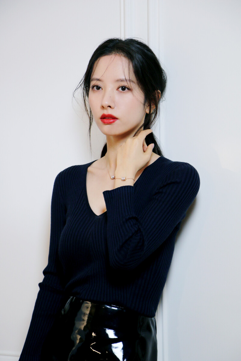 221107 Starship Naver - WJSN Bona - Armani Watch & Jewelry Photoshoot Behind documents 12