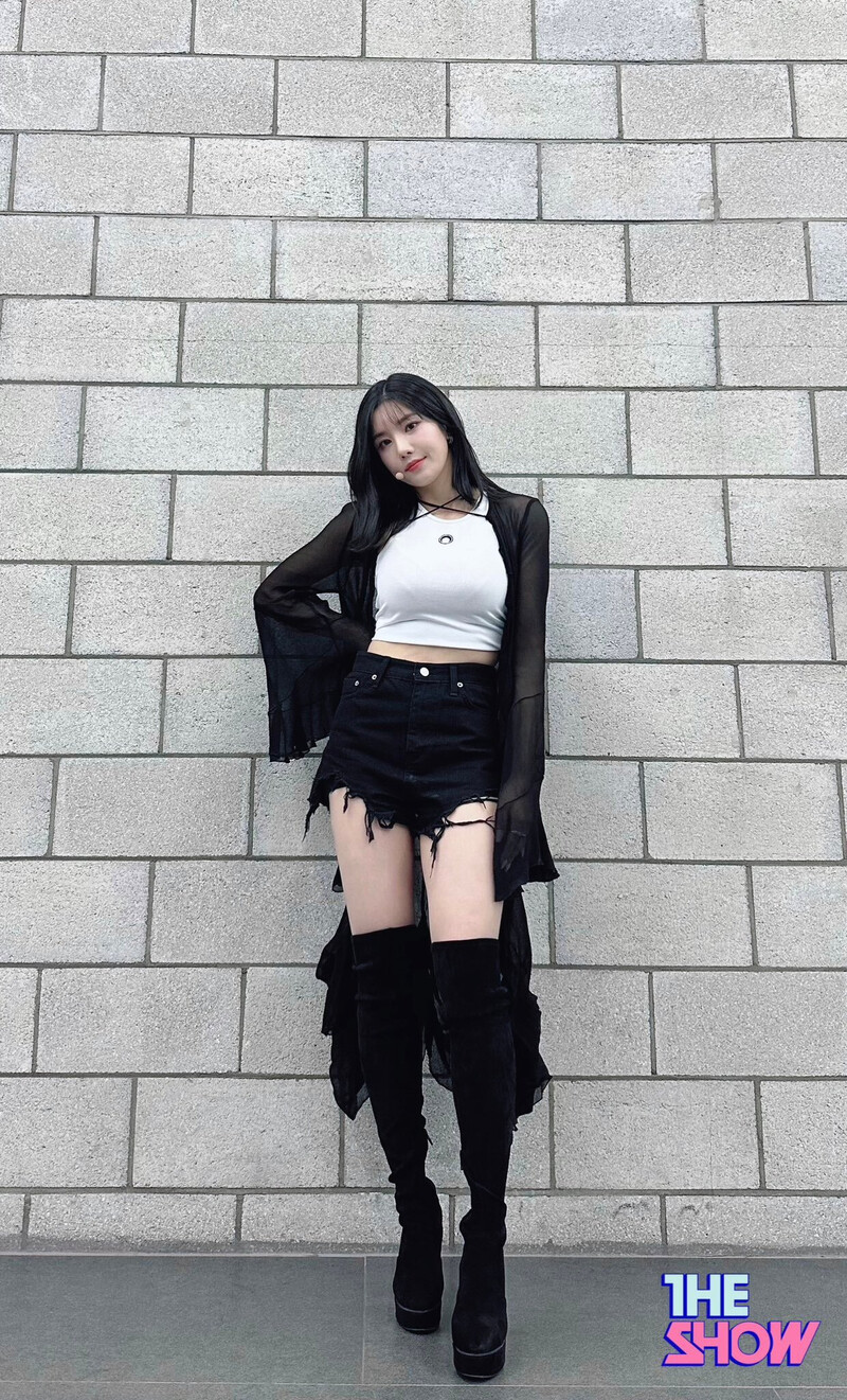 230321 Kwon Eunbi SNS Update at The Show documents 2