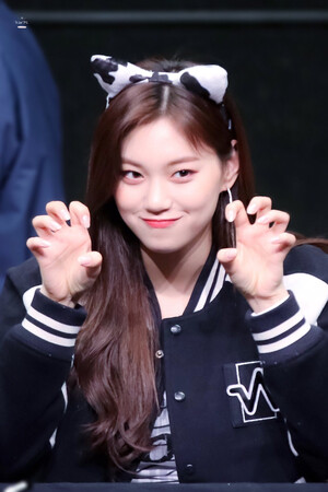 180408 Weki Meki Doyeon at Incheon 'Lucky' Fansign