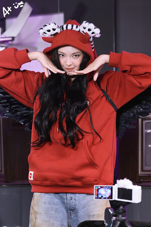 241110 BABYMONSTER Chiquita - YG SELECT FANSIGN EVENT