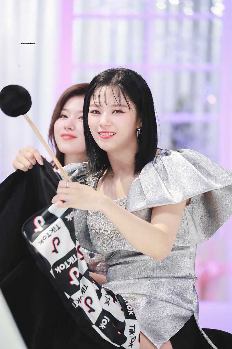200105 TWICE Jeongyeon - 34th Golden Disc Awards Day 2 documents 1