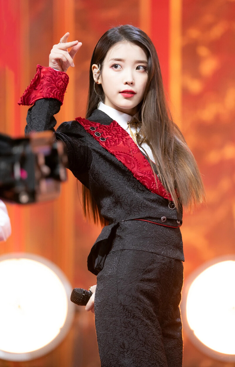 210328 IU - 'Coin' + 'LILAC' at Inkigayo documents 14