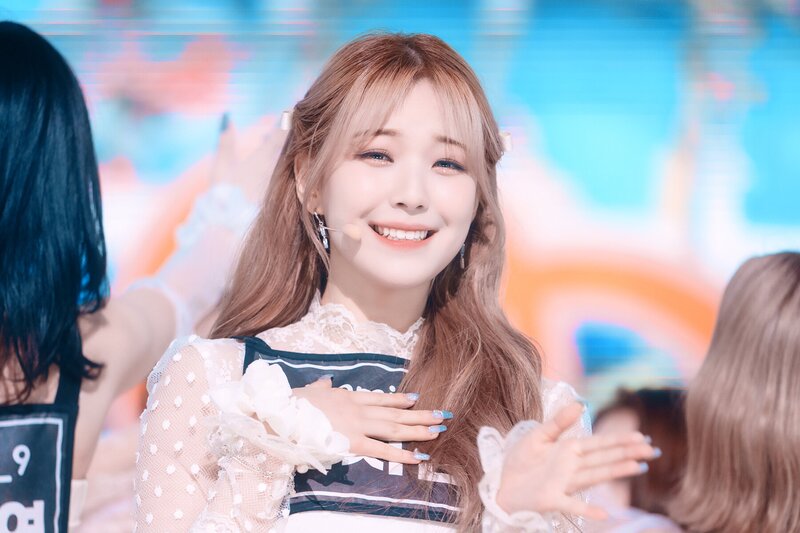 220123 fromis_9 Jiheon - 'DM' at Inkigayo documents 21