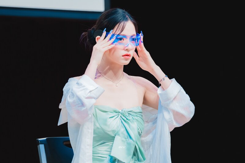 220708 fromis_9 Chaeyoung documents 19