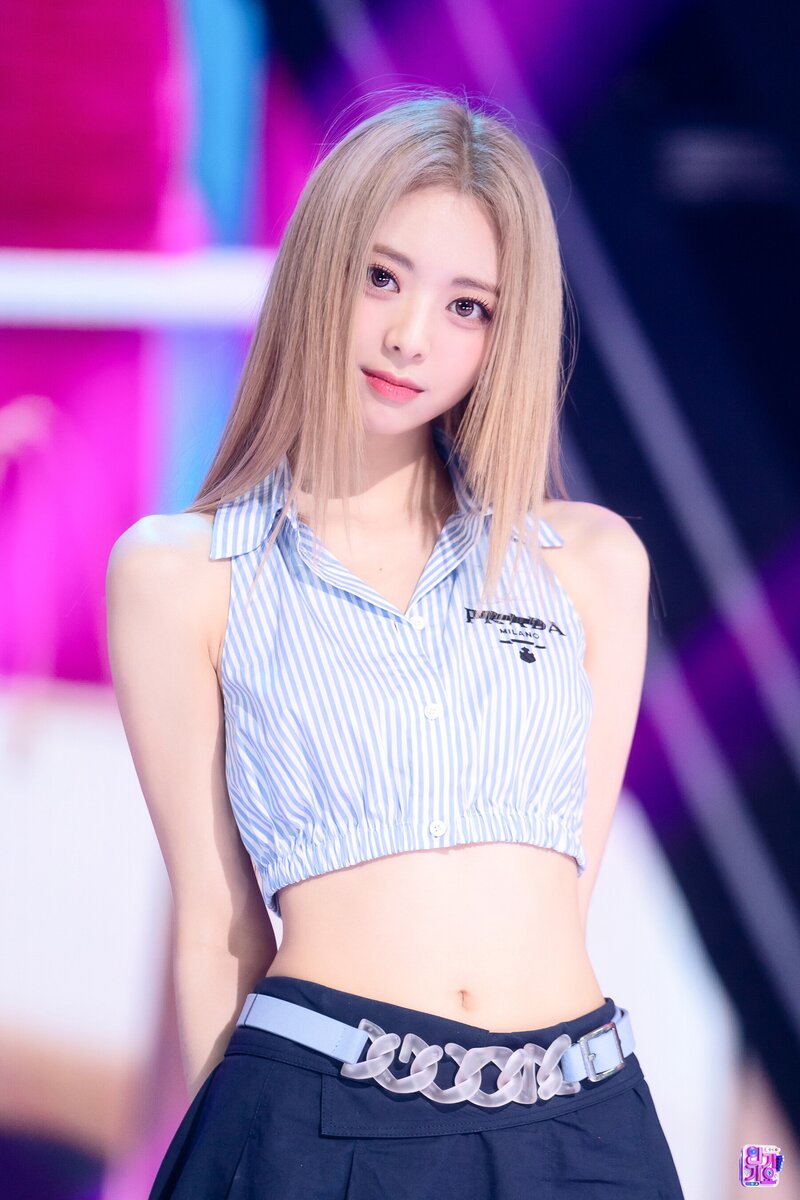 220717 ITZY Yuna - Sneakers at SBS Inkigayo documents 4